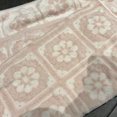 Uterák Pink, ako bolo nahlásené MEININGER Hotel Amsterdam City West pomocou iLost