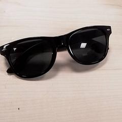 Sunglasses, as reported by Qbuzz Fryslân using iLost