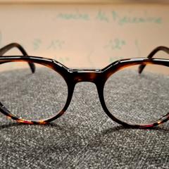 Szemüveg, amint azt IKEA Paris Nord Roissy az iLost segítségével jelentette.