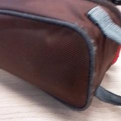 Taška Bruin, jak nahlášeno Qbuzz Fryslân pomocí iLost