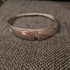 Zilveren armband, como reportado ao iLost