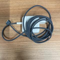 어댑터 & 노트북 충전기 Apple, grey cord, iLost를 사용하여 Vrije Universiteit Brussel (VUB)에 보고됨