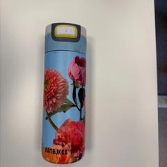 마시는 병 blauw met roze bloemen, iLost를 사용하여 Stad Peer에 보고됨