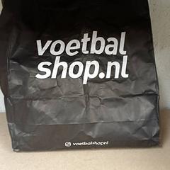 Poltsa Voetbalshop, gisa salatu by Qbuzz GD Groningen Peizerweg iLost erabiliz