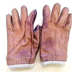 Guanti Bruna läder, come riportato da IKEA Malmö utilizzando iLost