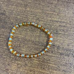 Karkötő Oranje witte kralen, amint azt Pathé Leeuwarden az iLost segítségével jelentette.