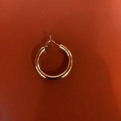 Earring がiLostで MEININGER Hotel Bordeaux Gare Saint-Jean によって報告されました