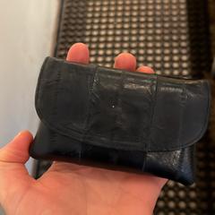Blue Leather Wallet MONTORO, come riportato a iLost