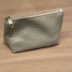 Makeup up tas, as reported by Van der Valk Hotel Deventer using iLost