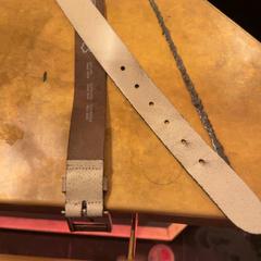 벨트 Bruin, iLost를 사용하여 Café Leentje에 보고됨