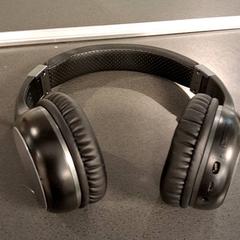 Slúchadlá Zwart, ako bolo nahlásené Breng Nijmegen pomocou iLost