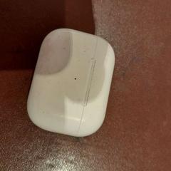 Caixa para airpods blanc, como reportado por TCL utilizando o iLost