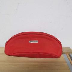 Estuche met inhoud, segundo informou IKEA Heerlen usando iLost