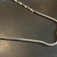 Collier, a été signalé par TivoliVredenburg utilisant iLost