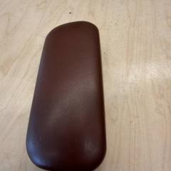 Briller avec étuis, som rapportert av IKEA Lyon Grand Parilly ved bruk av iLost