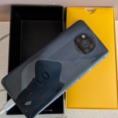 Telefoon smartphone, amint azt az iLostnak jelentették.