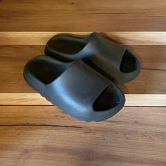 Sabatilles de bany, segons ha informat Attractie- & Vakantiepark Slagharen mitjançant iLost