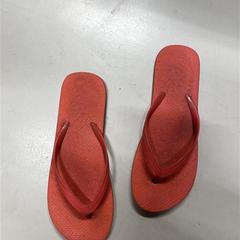 Sandalias red, ha sido reportado por Vrije Universiteit Brussel (VUB) con iLost