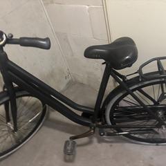 Zwarte fiets, amint azt az iLostnak jelentették.