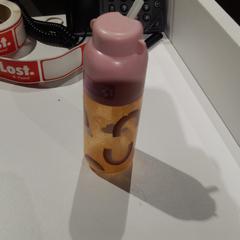 Drinking bottle Roze, som rapportert av Pathé Nijmegen ved bruk av iLost