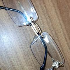 Ulleres, segons ha informat Qbuzz DMG mitjançant iLost