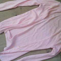 Chaleco roze met knoopjes, ha sido reportado por Spoorwegmuseum con iLost