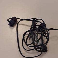 イヤホン がiLostで Breda University of Applied Sciences Mgr. Hopmansstraat によって報告されました