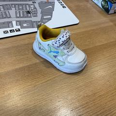 الحذاء Puma، كما تم الإبلاغ عنه بواسطة Designer Outlet Roosendaal عبر iLost