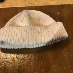 Bonnet Witte muts, a été signalé par Café Leentje utilisant iLost