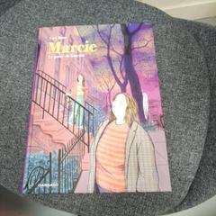 Livro, como reportado por IKEA Paris - Italie Deux utilizando o iLost