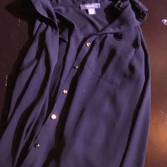 Donkerblauwe blouse, zoals gemeld door De Heeren van Aemstel met iLost