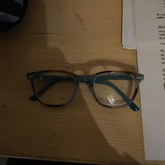 Gafas Blauw montuur, ha sido reportado por Pinkpop con iLost