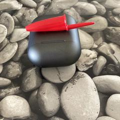 Wireless earphones op strand Zandvoort, amint azt az iLostnak jelentették.