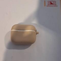 Draadloze oortjes Apple Roze/beige hoesje がiLostで Gemeente Utrecht によって報告されました