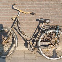 Női kerékpár Zwarte Omafiets, amint azt Gemeente Heusden az iLost segítségével jelentette.