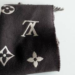 Roupa - Sjaal, segundo informou Centraal magazijn usando iLost