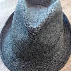 Chapéu, como reportado por EBS Tramplein utilizando o iLost