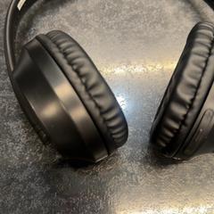 Écouteurs, a été signalé par Rotterdam The Hague Airport utilisant iLost