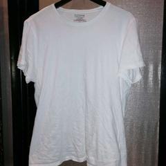 Camisa white, segons ha informat The Dominican mitjançant iLost