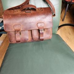 Bruine leren aktetas an iLost gemeldet