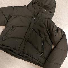 Kleding - Jas Zwart, jak nahlášeno Centraal magazijn pomocí iLost