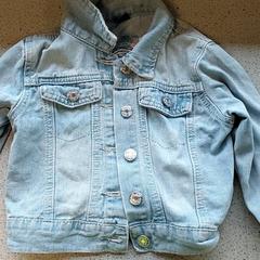 Kleding - Jeans jasje, a été signalé par Centraal magazijn utilisant iLost