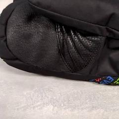 Guants Zwarte binnenzijde, segons ha informat Arriva Friesland / Groningen mitjançant iLost