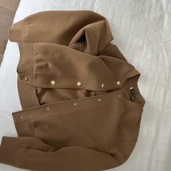 Bruin Max Mara vest, jak bylo nahlášeno na iLost
