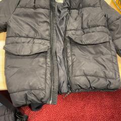 Jaqueta H&M jasje zwart, segons ha informat Pathé Amsterdam Noord mitjançant iLost