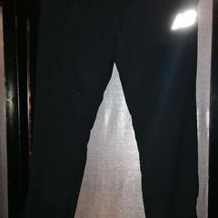 Pantaloni black, come riportato da The Dominican utilizzando iLost