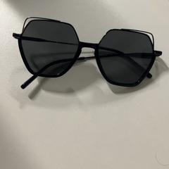 Occhiali da sole, come riportato da Silver Sands Beach utilizzando iLost