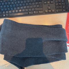 Châle Zwarte sjaal, a été signalé par Haven Hotel Rotterdam utilisant iLost