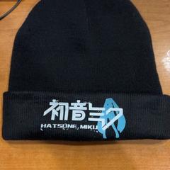 قبعة صغيرة، كما تم الإبلاغ عنه بواسطة Pathé Groningen عبر iLost