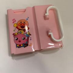 紙パックホルダー, amint azt IKEA鶴浜 az iLost segítségével jelentette.